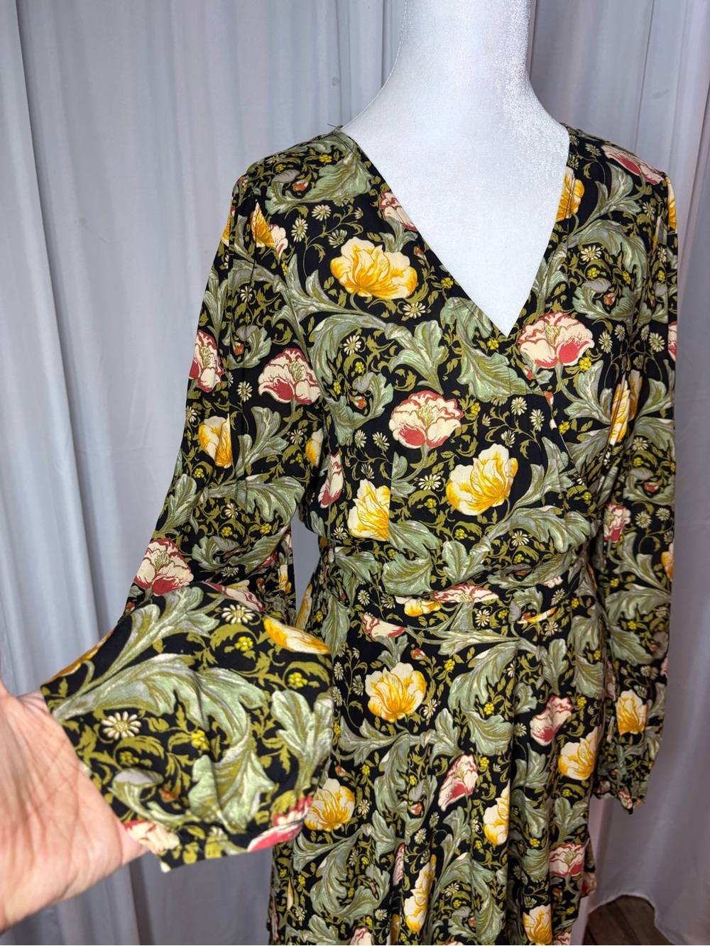 Floral V-Neck Long Sleeve Wrap Dress in Yellow & Green Size L - Picture 4 of 9
